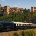 Tren Al Andalus viajando por Granada dentro de su recorrido turístico de lujo