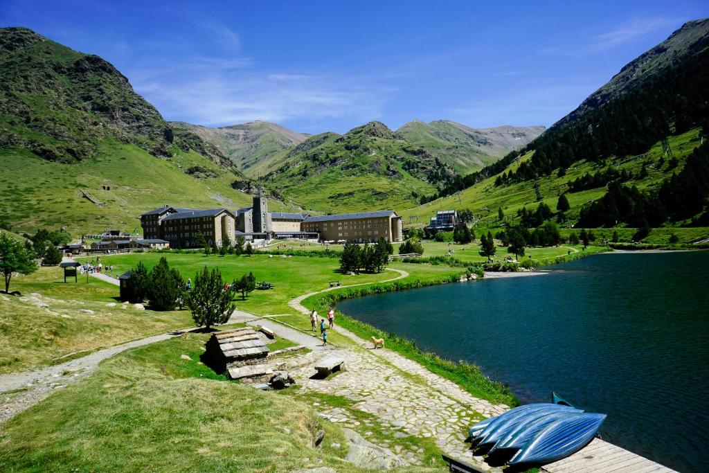 Vista exterior del hotel Vall de Nuria