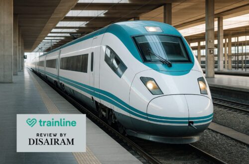 Tren moderno de alta velocidad en estación en España