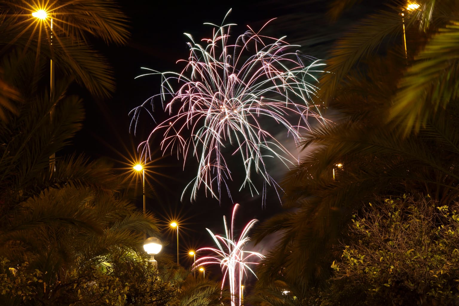 Fuegos artificiales en las fiestas de Elche