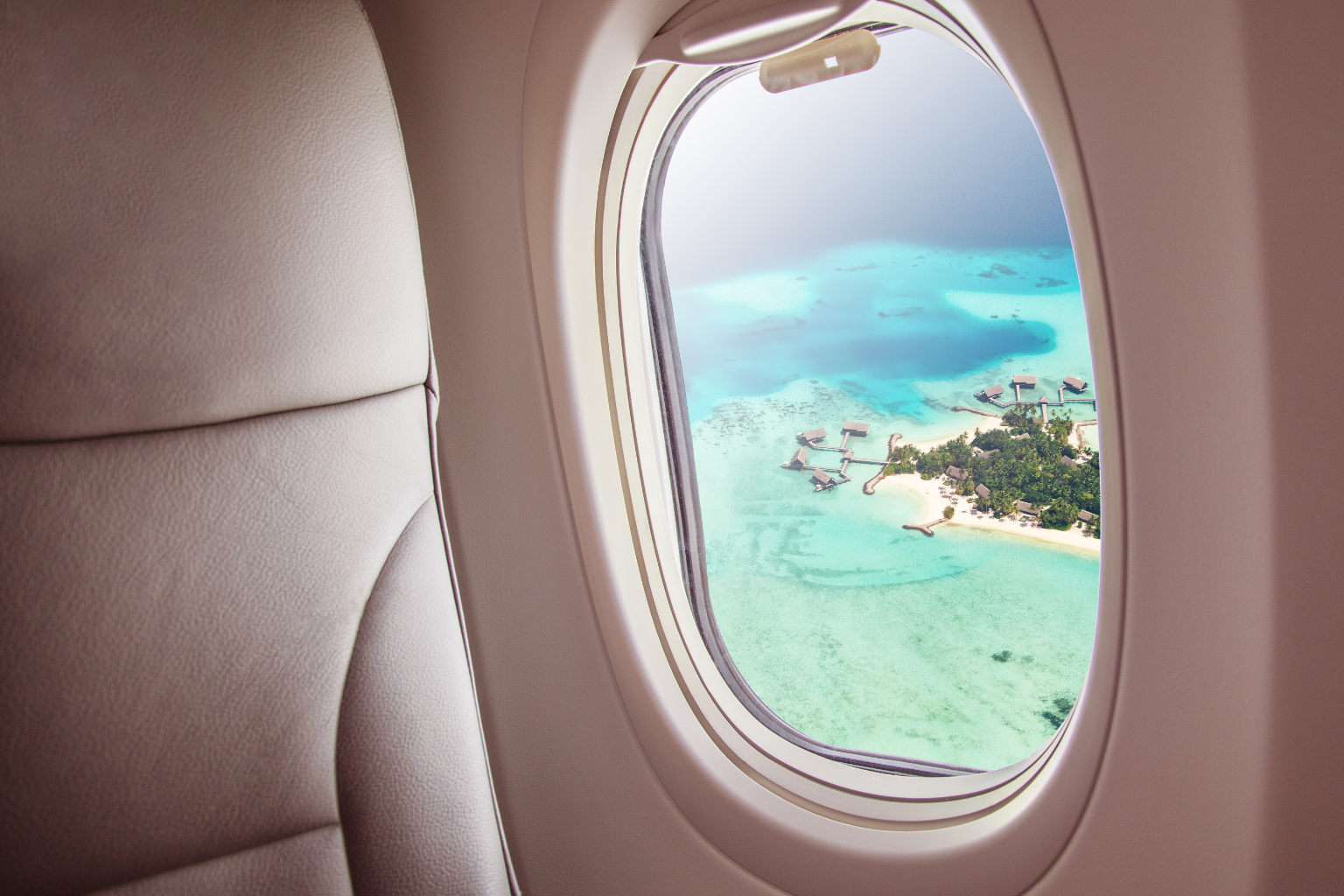 paisaje desde el asiento de la ventanilla de un avión